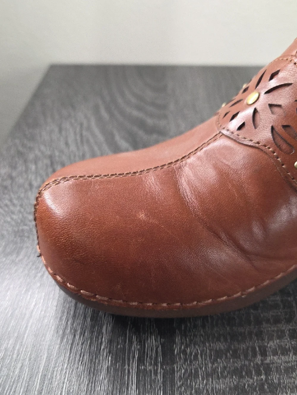 Dansko Shyanne Brown Leather Slip-On Clogs with Laser-Cut Floral Band Size 41 - Picture 4 of 16
